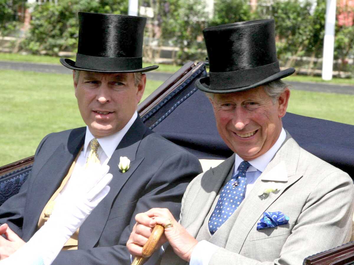 Prince Charles : comment il organise peu à peu l'éviction de son frère Andrew englué dans l'affaire Epstein