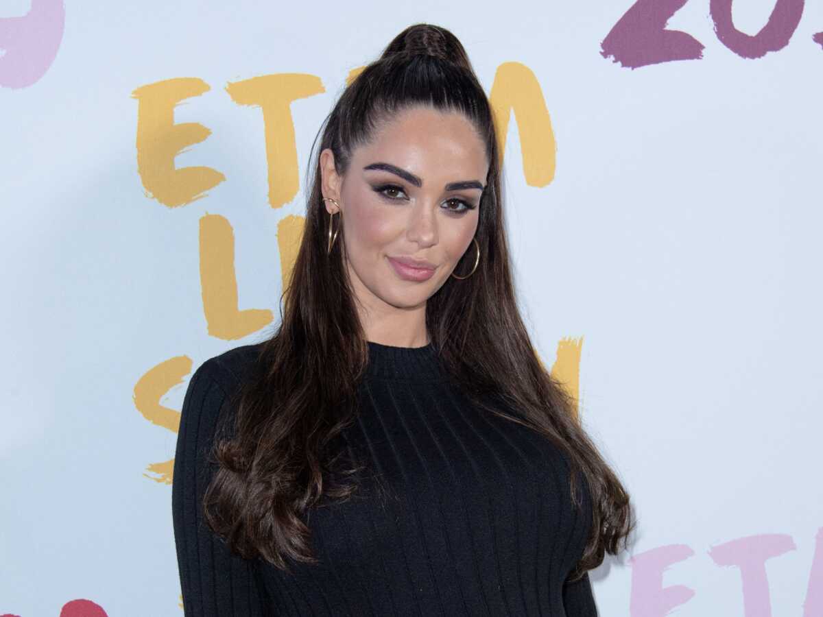 PHOTO Nabilla prend la pose dans une surprenante tenue moulante, la Toile s'enflamme !