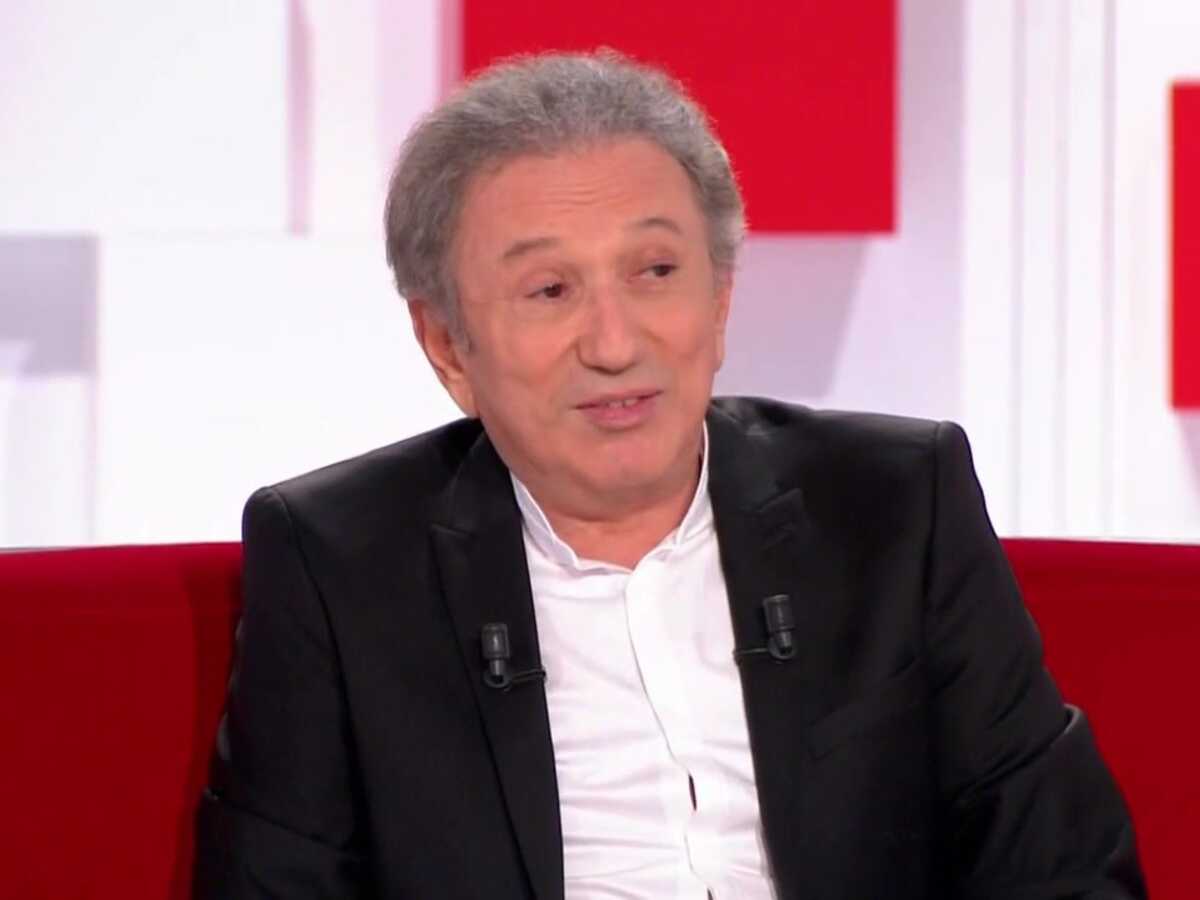 VIDEO Des piqûres pour pouvoir chanter le soir : Michel Drucker évoque les tournées de Johnny Hallyday, Sylvie Vartan et Joe Dassin