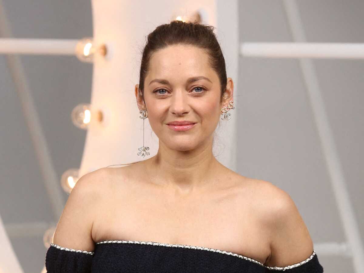 PHOTO Marion Cotillard partage un rare cliché d'elle en train d'allaiter son enfant