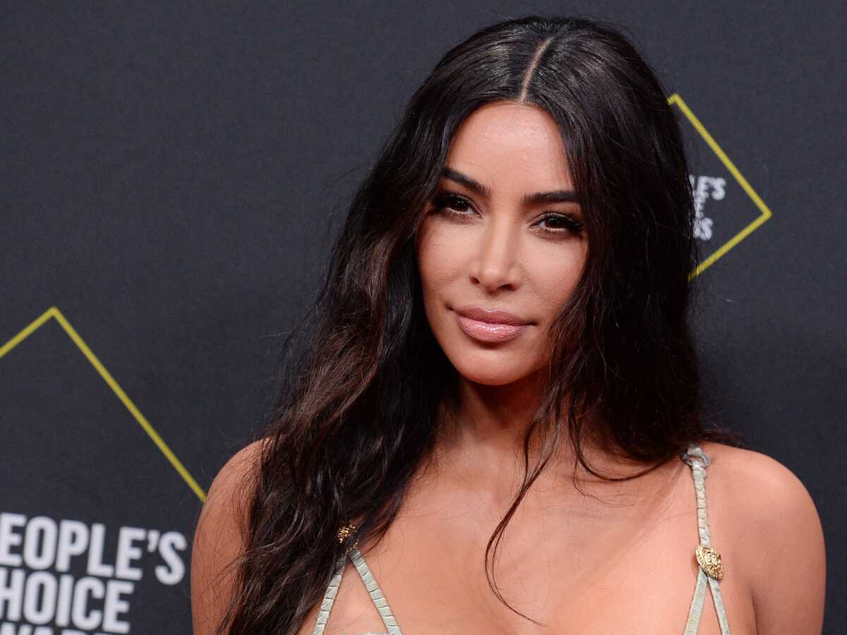 PHOTOS Kim Kardashian en bustier : les internautes succombent face à son décolleté vertigineux