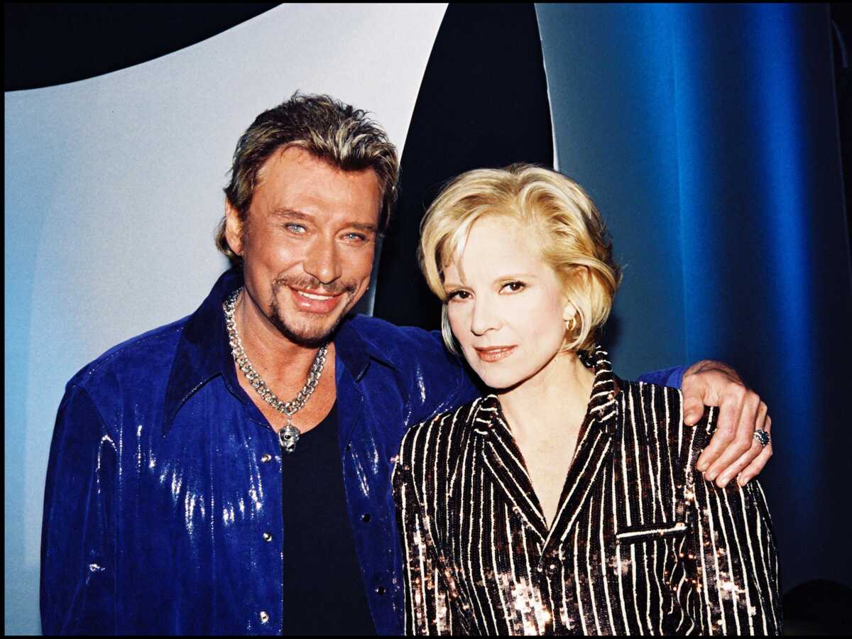 Sylvie Vartan : ses souvenirs douloureux de Johnny Hallyday injoignable après sa fausse couche