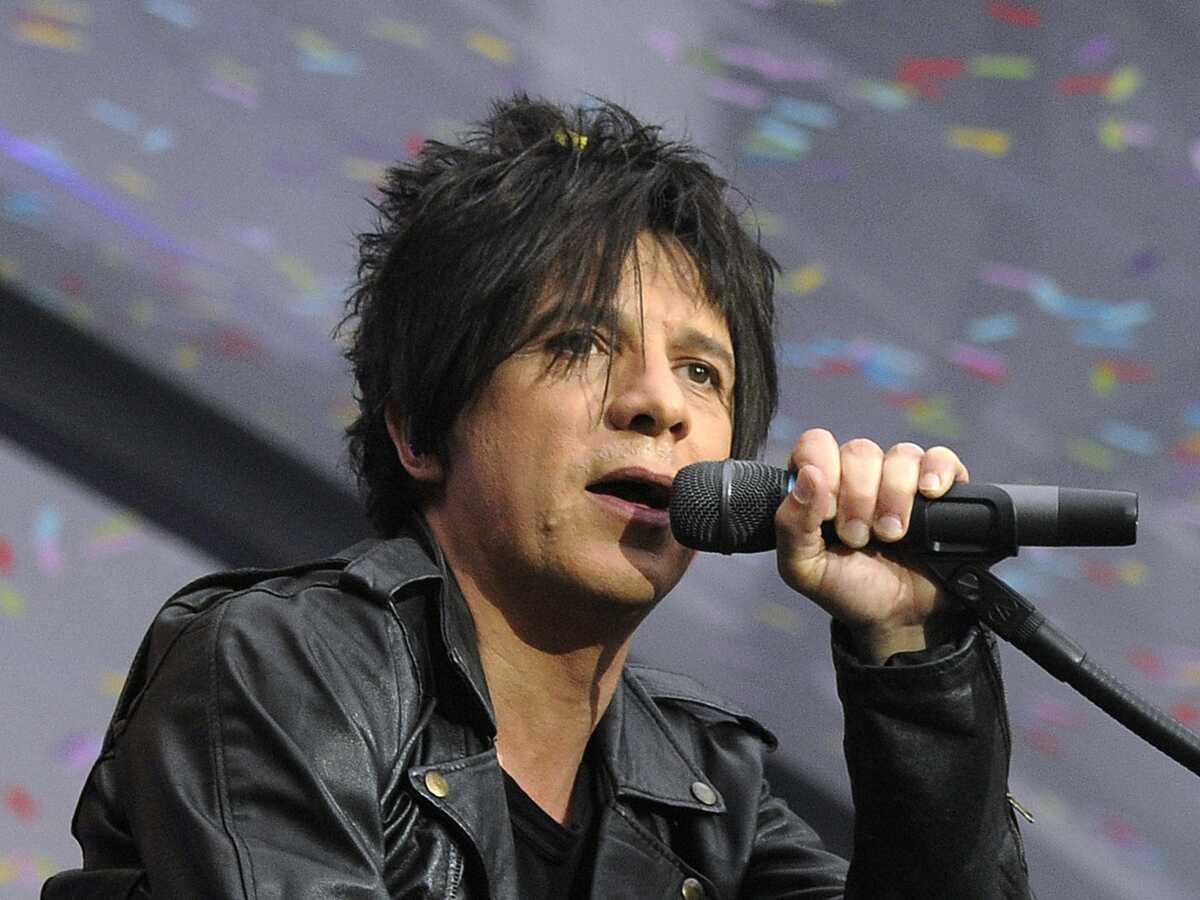 « J’ai moi-même failli lever le pied plusieurs fois » : Nicola Sirkis se confie sur l’organisation du concert-test d’Indochine