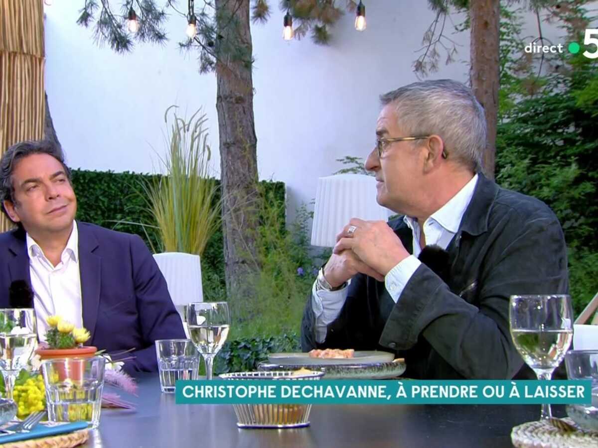 VIDEO « Je vous vois pouffer » : Christophe Dechavanne tendu face à Patrick Cohen dans C à vous