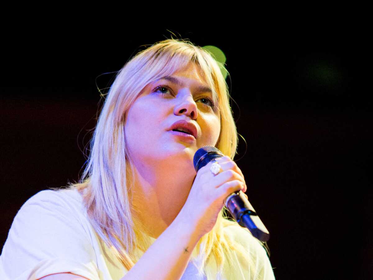 Louane dans La chanson de l'année : ce détail qui a interpellé les internautes