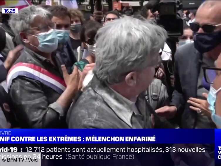 VIDEO Marche des libertés : Jean-Luc Mélenchon enfariné ...