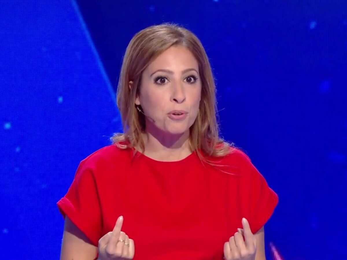 VIDEO Le club des invincibles : Léa Salamé met mal à l'aise Nagui en le taclant sur ses fiches