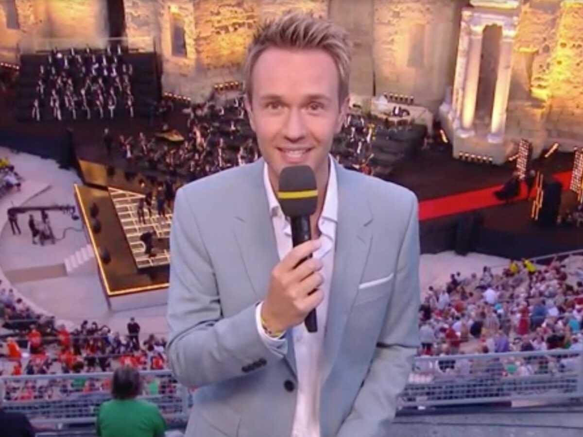 VIDEO Musiques en fête sur France 3 : un détail surprend les téléspectateurs, Cyril Féraud s'explique