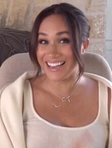 40 Ans De Meghan Markle Elizabeth Ii Moquee Dans Sa Video D Anniversaire Voici