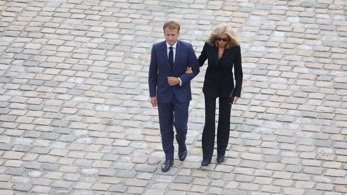 Video Hommage National A Jean Paul Belmondo Brigitte Macron Rappelee Au Protocole Pendant La Ceremonie Voici