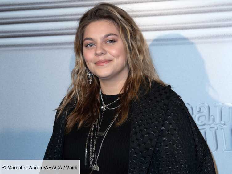 PHOTO Louane se la joue femme fatale : son beauty look étonnant séduit les internautes