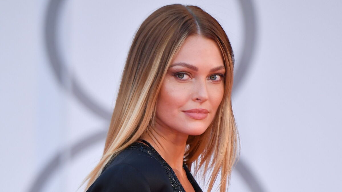 Photo Caroline Receveur Elle Change De Couleur De Cheveux Et Opte Pour La Nuance La Plus Tendance De L Automne Voici