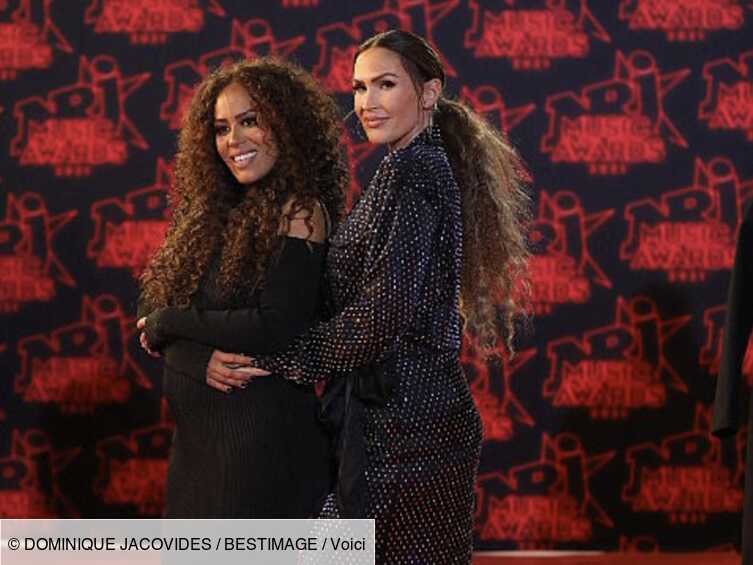 PHOTOS NRJ Music Awards 2021 : Amel Bent dévoile son baby bump, Vitaa