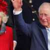 PHOTO Prince Charles et Camilla partagent un cliché inédit pour Noël : ces détails qui surprennent les internautes - Voici