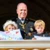 Prince Albert II : ses quatre enfants réunis pour la première fois sur une photo - Voici