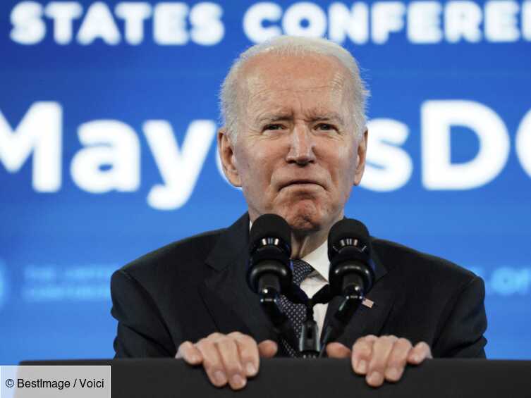 « Stupide fils de p*te » : pensant son micro éteint, Joe Biden insulte un journaliste