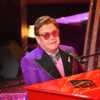 Elton John : déjà affaibli, le chanteur de 74 ans annonce une mauvaise nouvelle - Voici