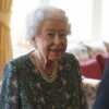 Elizabeth II soignée de la Covid-19 ? Le palais de Buckingham sort du silence - Voici