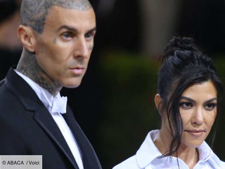 Kourtney Kardashian et Travis Barker se sont mariés : découvrez sa mini robe et son voile très impressionnant