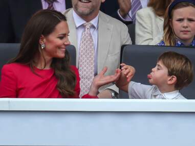 Le prince Louis facétieux et câlin avec Kate Middleton lors du défilé du Jubilé de platine