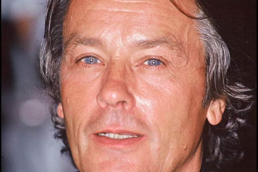 Découvrez l'évolution physique d'Alain Delon Voici