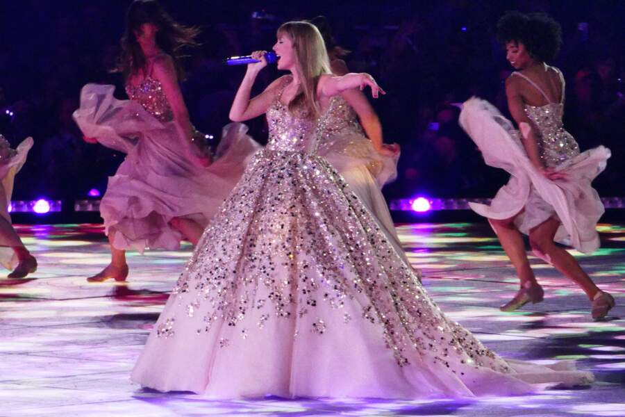 Les incroyables tenues de Taylor Swift pour son Eras Tour Voici