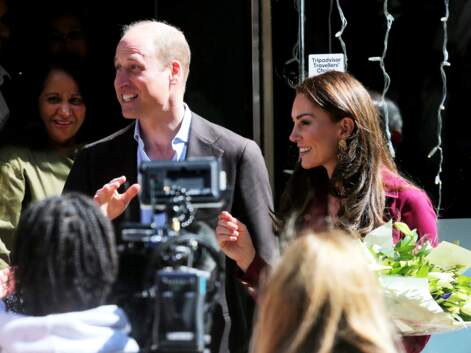 Kate et William hilares et très complices lors d'une visite officielle