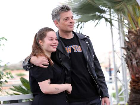 Benjamin Biolay pose avec sa fille Anna à Cannes lors du photocall de Rosalie