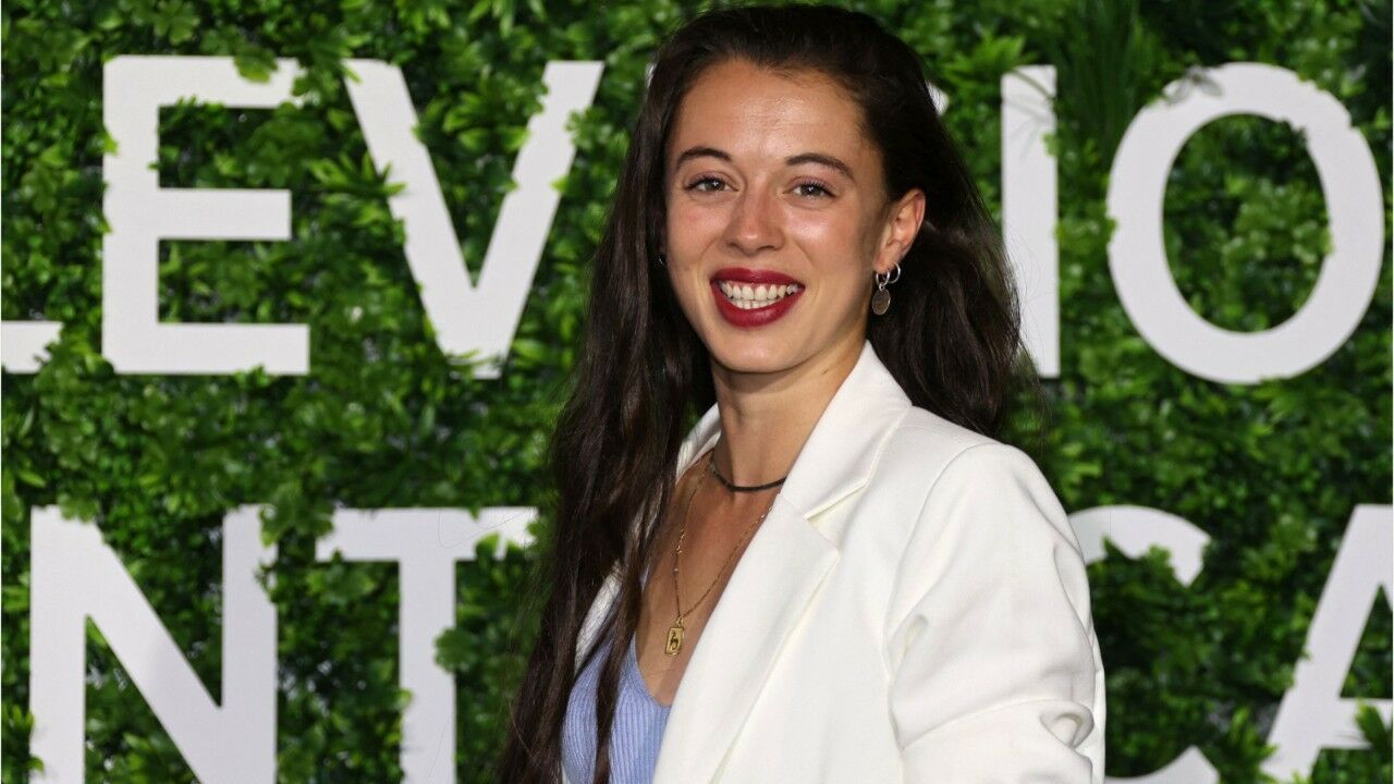 Camille Genau Et Raphaële Volkoff Demain nous appartient : pourquoi Camille Genau a été troublée pendant le  tournage du mariage - Voici