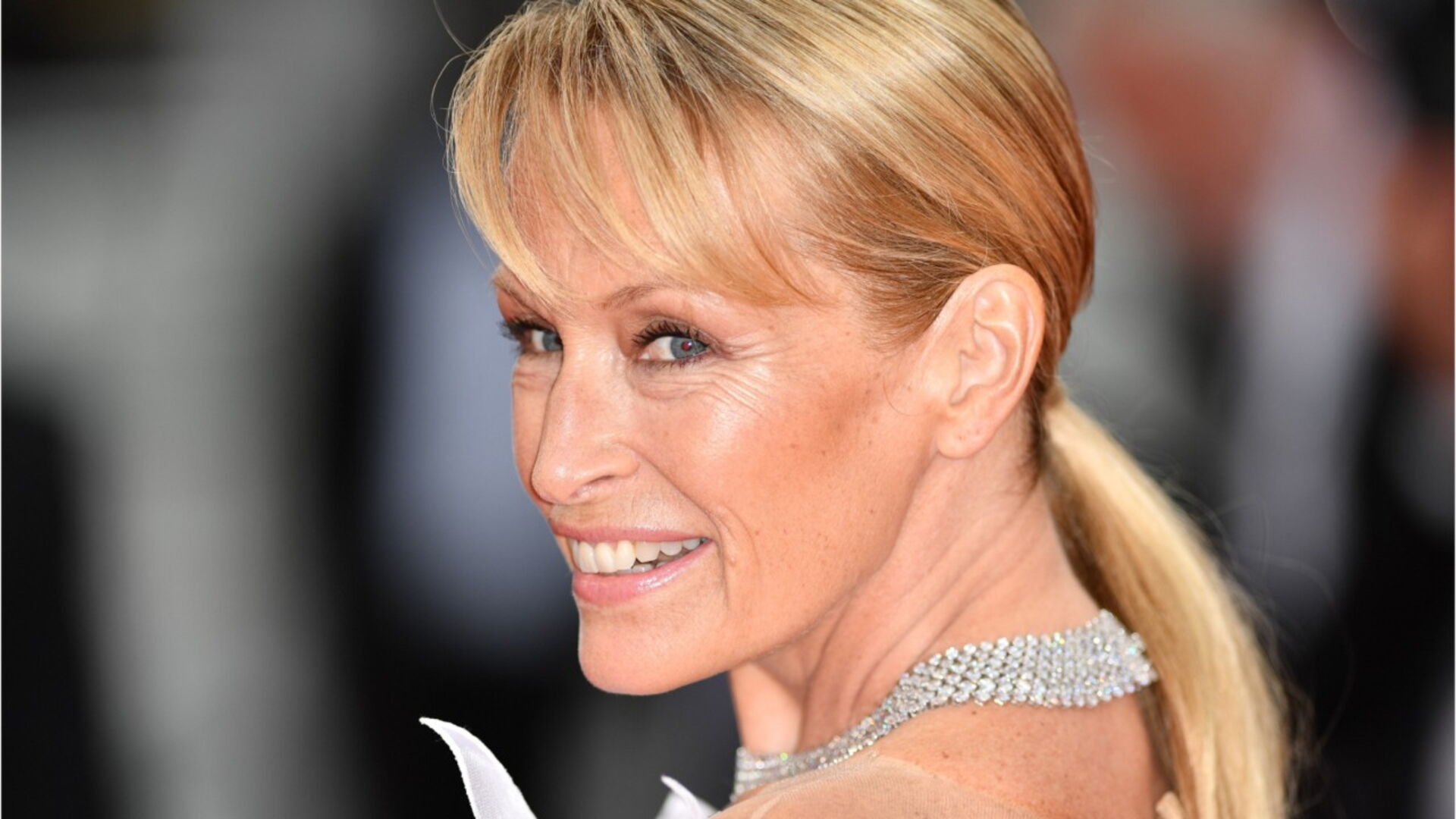 Estelle Lefebure Son Bouleversant Hommage A Sa Maman Decedee Voici