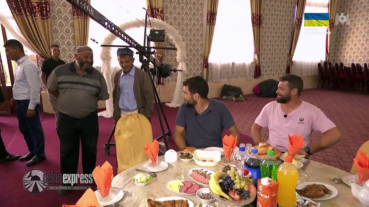 Video Pekin Express 2022 Massage VIDEO Pékin Express : la soirée improbable de Nicolas et Lucas à une fête  de circoncision fait mourir de rire les internautes - Voici