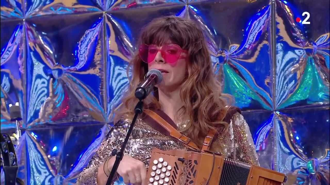 Karen De Noubliez Pas Les Paroles Est Elle Mariee VIDEO Tensions entre Magali et Karen dans N'oubliez pas les paroles : la  choriste ne cache pas son mécontentement - Voici
