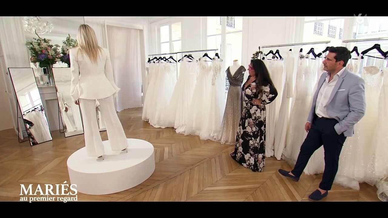 Costume Marié Au Premier Regard Jennifer (MAPR 6) : elle se justifie sur le choix contesté de sa tenue de  mariage - Voici