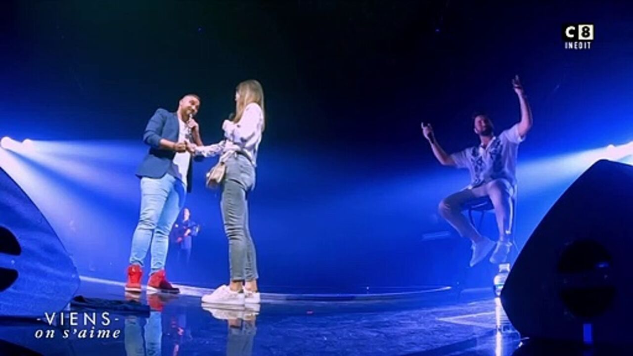 Viens On S Aime C8 Viens on s'aime : une demande en mariage en plein concert de Kendji Girac  émeut les internautes (ZAPTV) - Voici