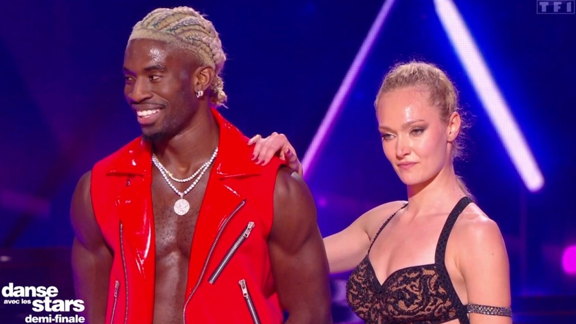 Stéphane Legar Couple Avec Qui Danse avec les stars : Stéphane Legar victime d'une grosse chute en direct,  il réagit sur Instagram - Voici