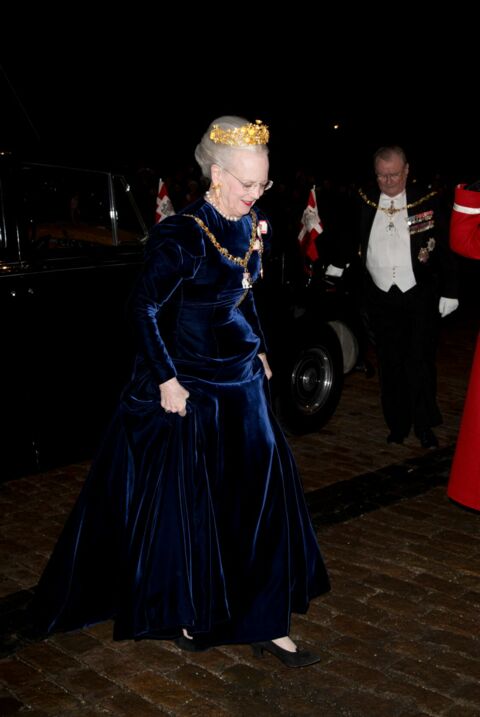 La robe en velours bleu nuit de Margrethe II