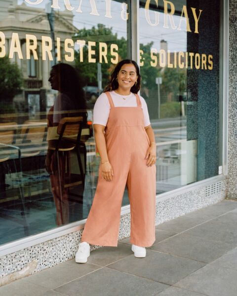 Cette mini-jupe des années 90 sera partout au printemps… Elle cartonne chez  Zara et H&M