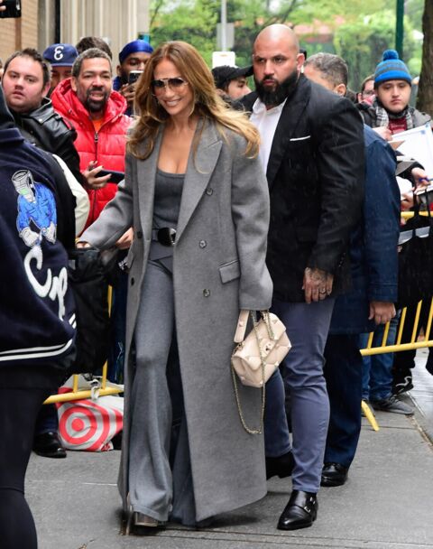 Jennifer Lopez en combinaison moulante Michael Kors