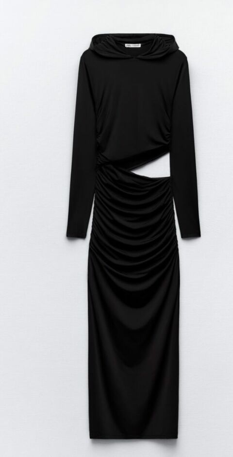 Robe à capuche cut out Zara, 29,95 euros