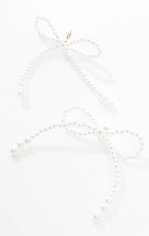 Boucles d'oreilles noeud en perles Asos Design, 7,99 euros