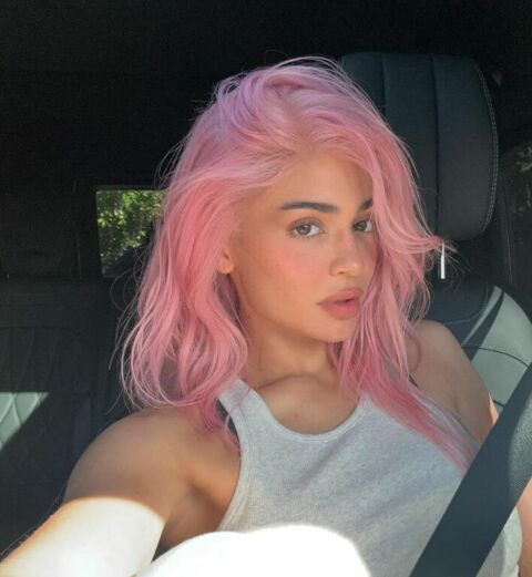 Les cheveux roses de Kylie Jenner 