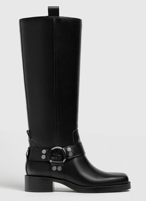 Bottes motardes Stradivarius, 19,99 euros 