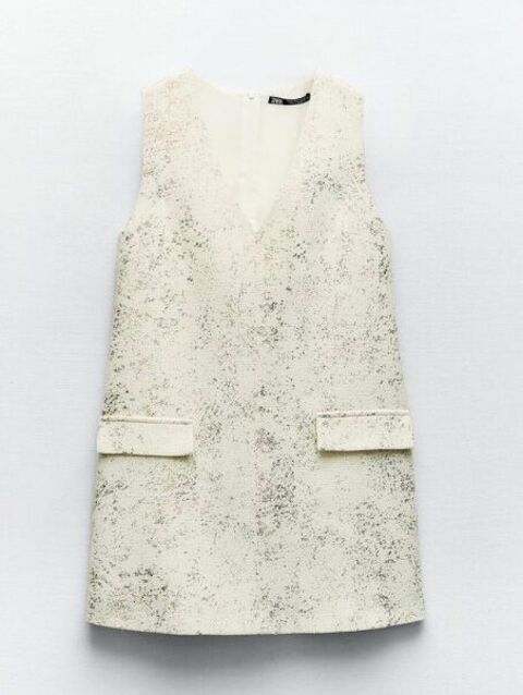 Robe trapèze à décolleté en V Zara, 39,95 euros