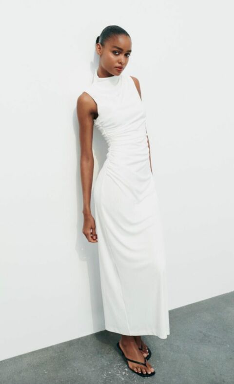 Robe blanche froncée sans manches Zara, 39,95 euros