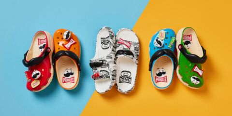 Pringles x Crocs : les sabots et slippers de la collection à paraître le 16 avril 2024