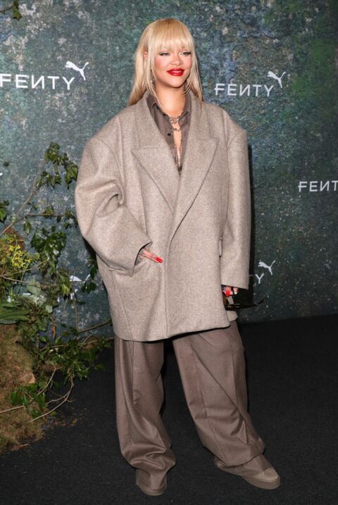 Rihanna en total look taupe au lancement de la FENTY x PUMA Creeper Phatty Earth Tone