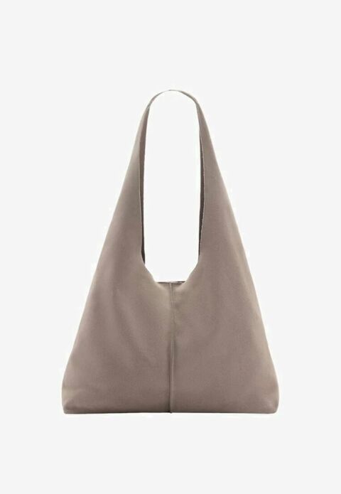 Mango sports bag available on Zalando, €59.99.