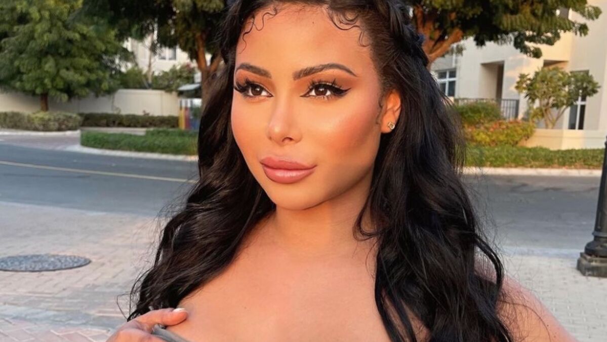Maeva Ghennam En Maillot De Bain PHOTO Maeva Ghennam se dévoile dans un bikini trop petit, les internautes  s'enflamment - Voici