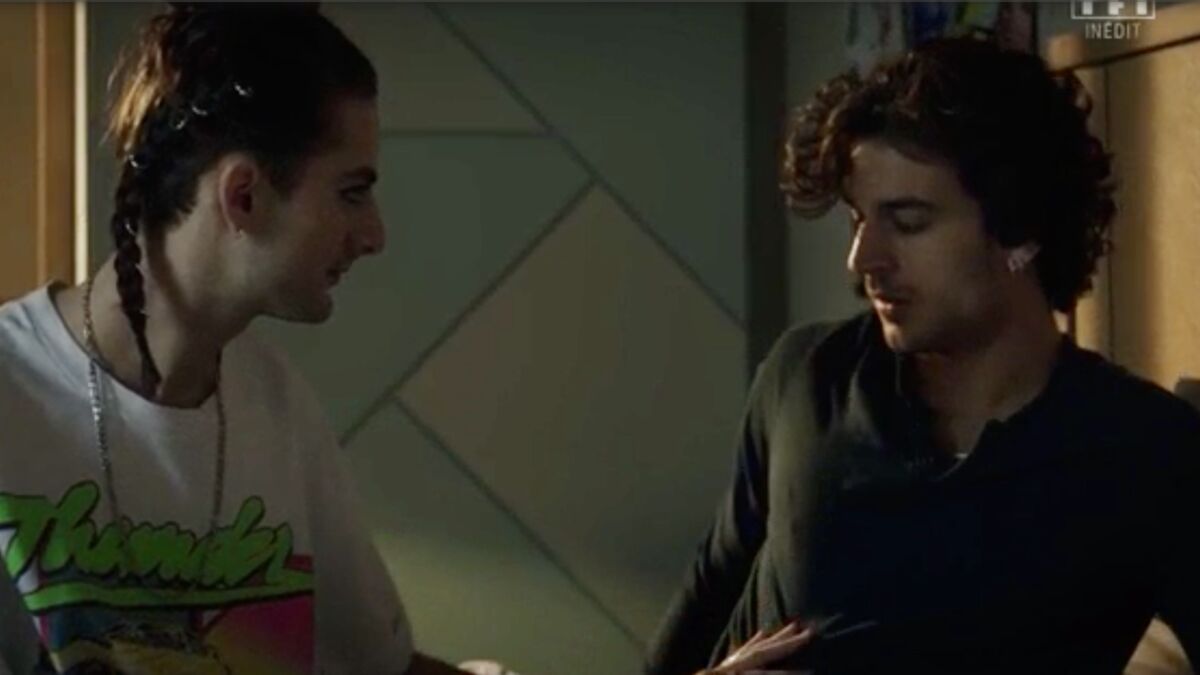 Eliott Ici Tout Commence Est Il Gay Ici tout commence : la scène de préliminaires gay entre Elliott et Greg  provoque l'enthousiasme des internautes - Voici