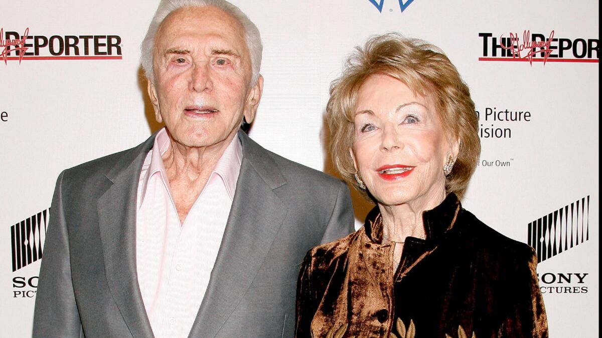 De Quoi Est Mort Burt Lancaster Kirk Douglas : mort de sa veuve Anne Douglas à l'âge de 102 ans - Voici